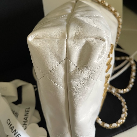 🖤🤍New!! Chanel 22 MINI White!! Full set!! 🤍🖤 - Picture 9 of 11